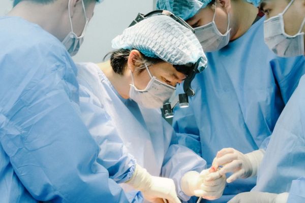 Làm thế nào để trở thành bác sỹ phẫu thuật thẩm mỹ