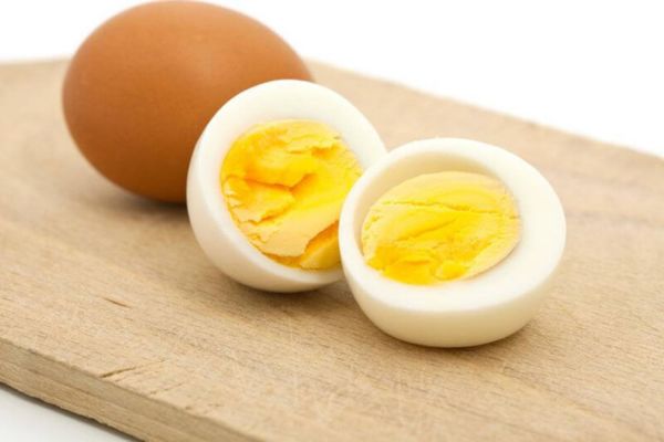 Trị mụn bằng trứng gà luộc có hiệu quả như lời đồn?