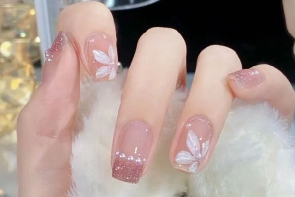 Mẫu nail cô dâu, nhìn đâu cũng đẹp 💍 Thật may mắn Lamia nhận được sự ủng  hộ rất nhiệt tình từ khách hàng làm nail chuẩn bị cho ngày trọng… |  Instagram