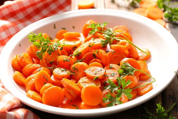 Cà rốt cần chiên xào để tác dụng với dầu ăn mới kích hoạt được các vitamin chuyển hóa