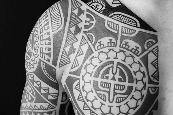 Hình tattoo maori ở ngực