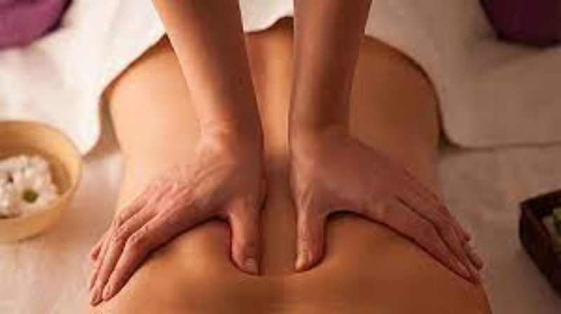 2-massage-tri-lieu-bam-huyet-la-khoa-hoc-massage-duoc-nhieu-hoc-vien-lua-chon